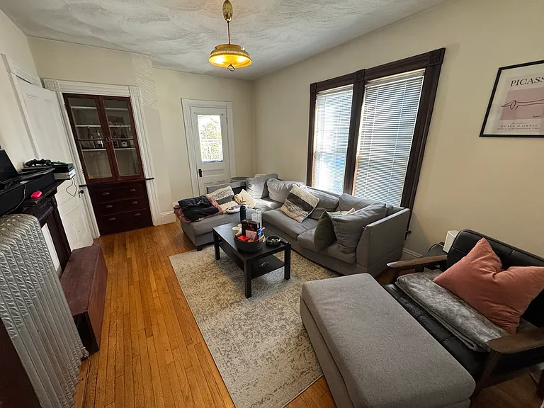 211 Holland St #2R — Photo 1