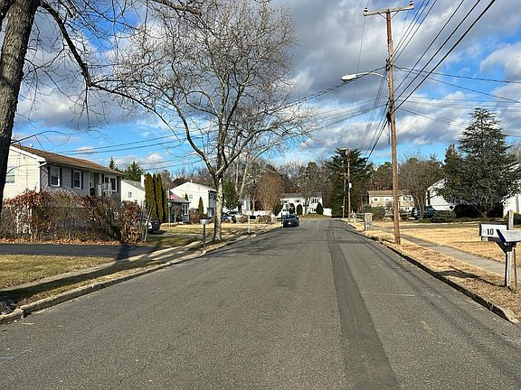 4th image of 8 Sumner Ave