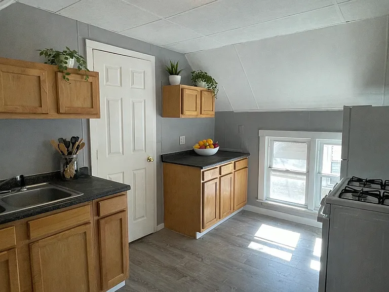 1222 Eastern Ave SE — Photo 3