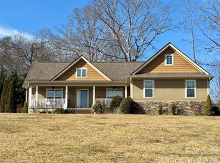 72 River Breeze Ln, Etowah, NC 28729