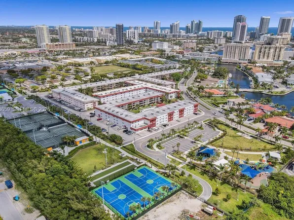 580 Egret Dr APT 212, Hallandale, FL 33009