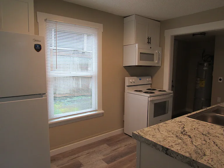 8818 Edgewater Dr SW — Photo 5