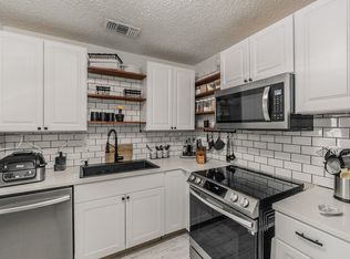 1712 Crest Point Dr, Arlington, TX 76012