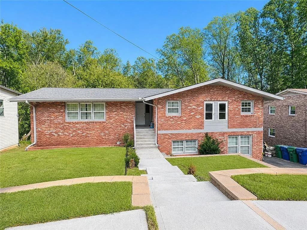3 bed, 2.0 bath, 1611 sqft, $2,300 — Photo 1