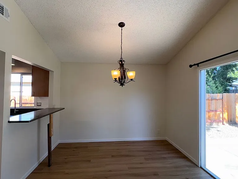 1006 Longspur Dr — Photo 5