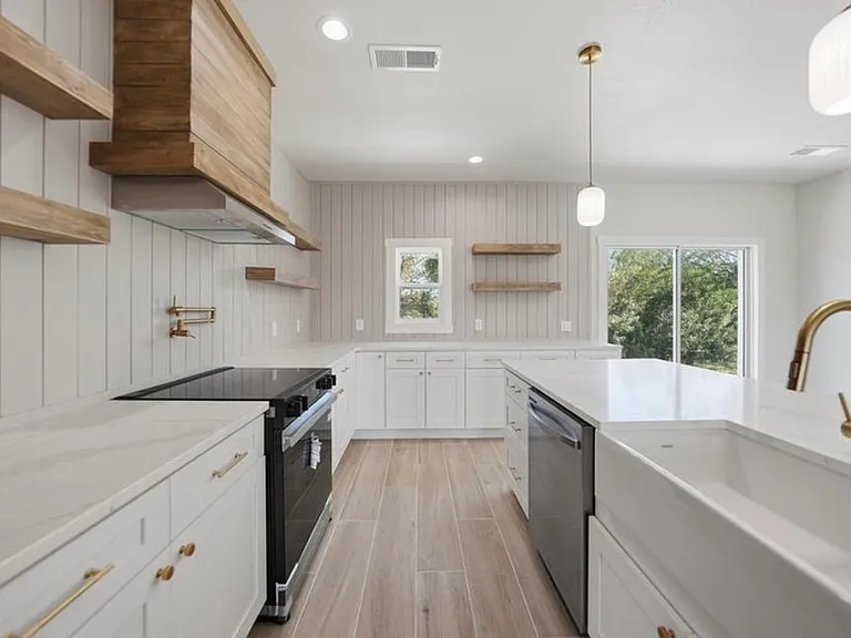 3320 Palm Dr — Photo 3