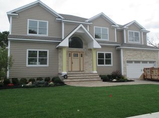 30 Clearwater Ave, Massapequa, NY 11758