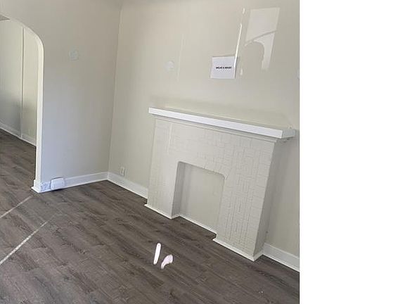 3rd image of 2413 W 73rd St