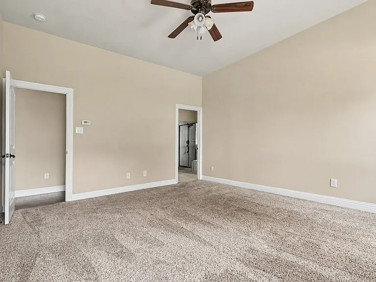 604 Darby Ln — Photo 40