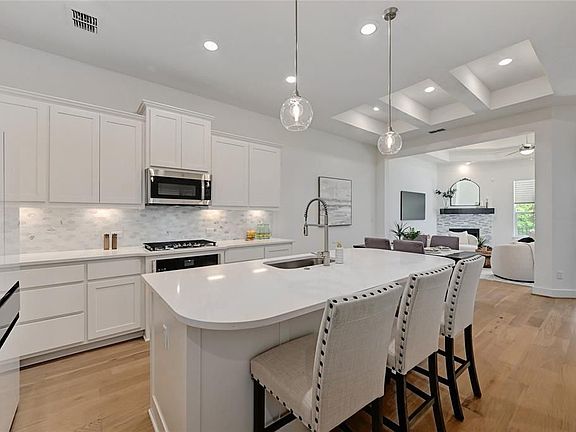 2nd image of 208 Olivia Dr