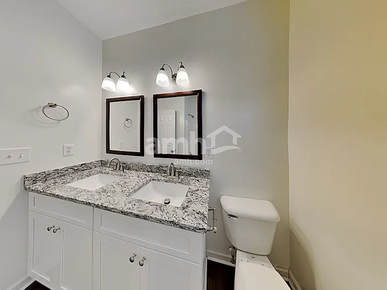 805 Lincoln Sq — Photo 17