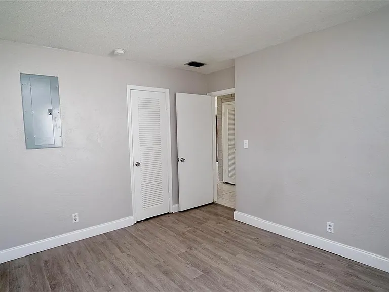 5908 NW 81st Ave — Photo 27
