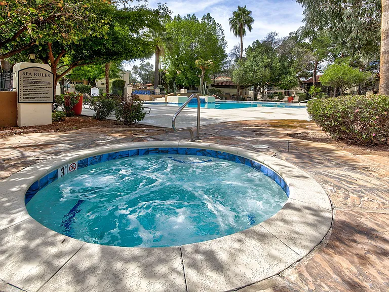 La Hacienda Apartment Homes — Photo 5