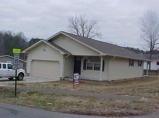 992 8th St, Etowah, TN 37331