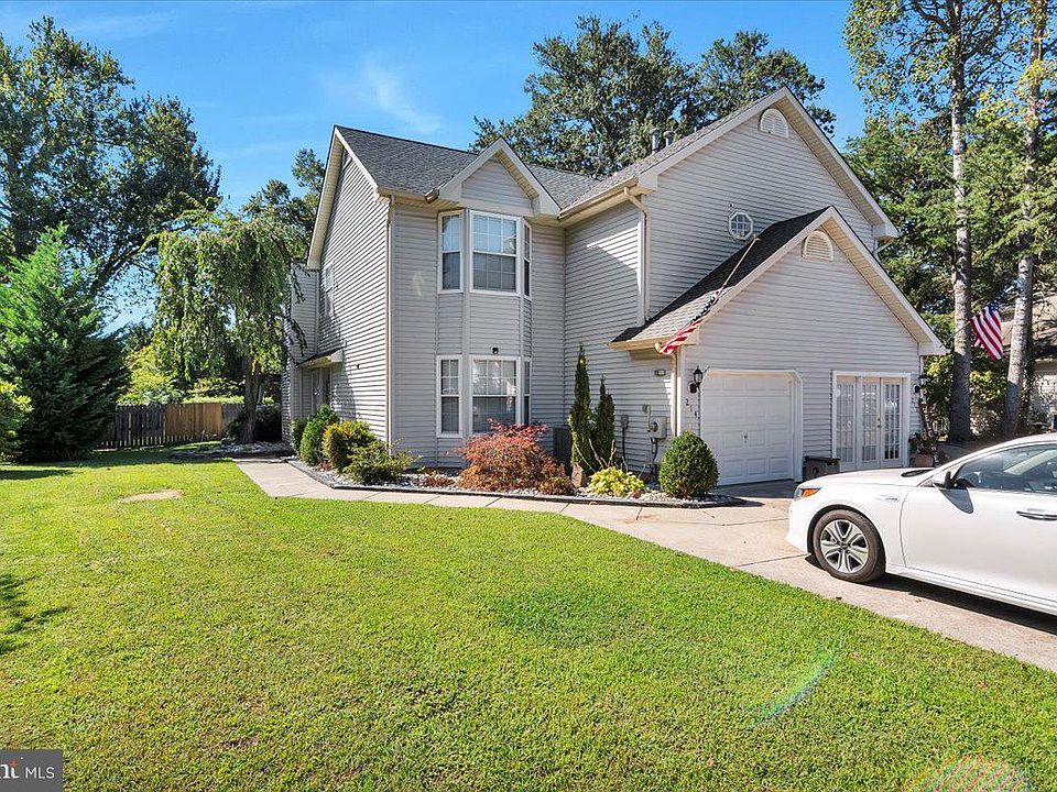 1st image of 214 Foxboro Dr