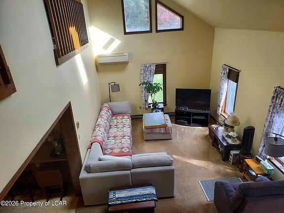 4th image of 1295 E Diamond Ave