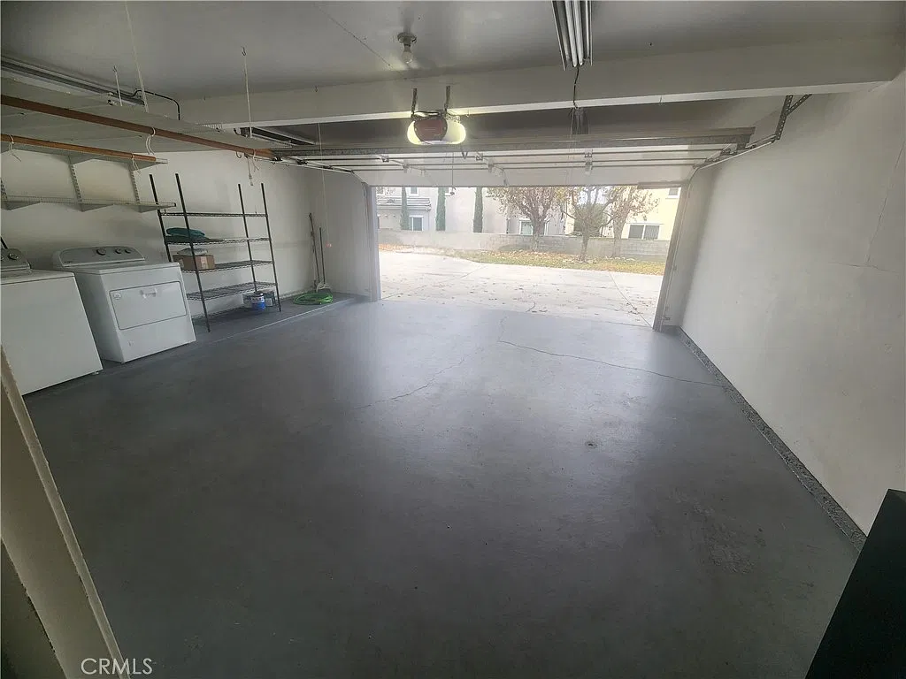 2 bed, 854 sqft, $2,550 — Photo 3