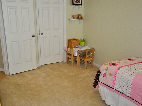 4th image of 422 Drake Ln