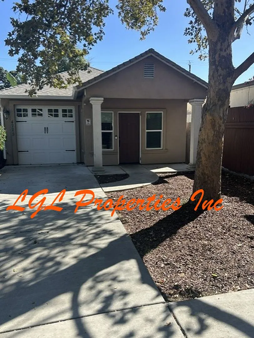 3 bed, 2.0 bath, 1445 sqft, $2,650 — Photo 2