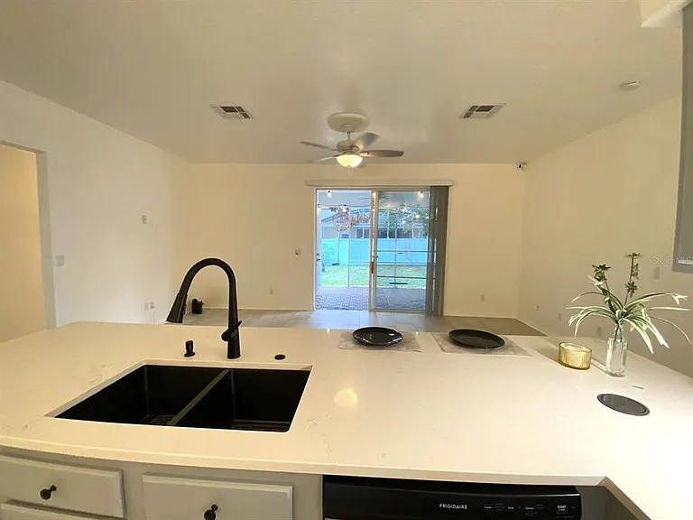 3837 Fallscrest Cir — Photo 6