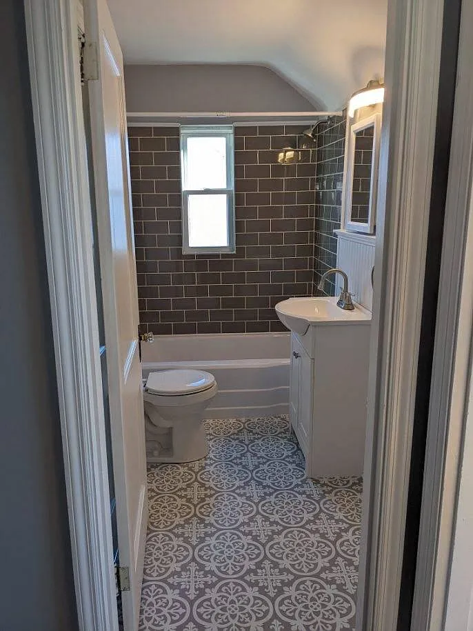 4131 Oakwood Ave — Photo 1