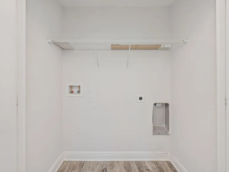 146 Crossing Lane F Santa — Photo 28