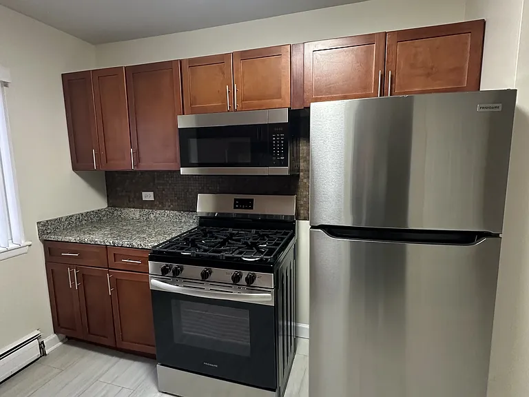 705 Court Of Spruce — Photo 4