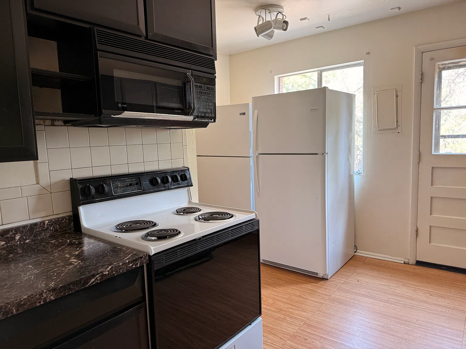 6 bed, 2500 sqft, $7,500 — Photo 3