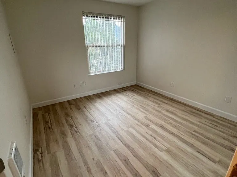 6912 N Richmond Ave — Photo 8