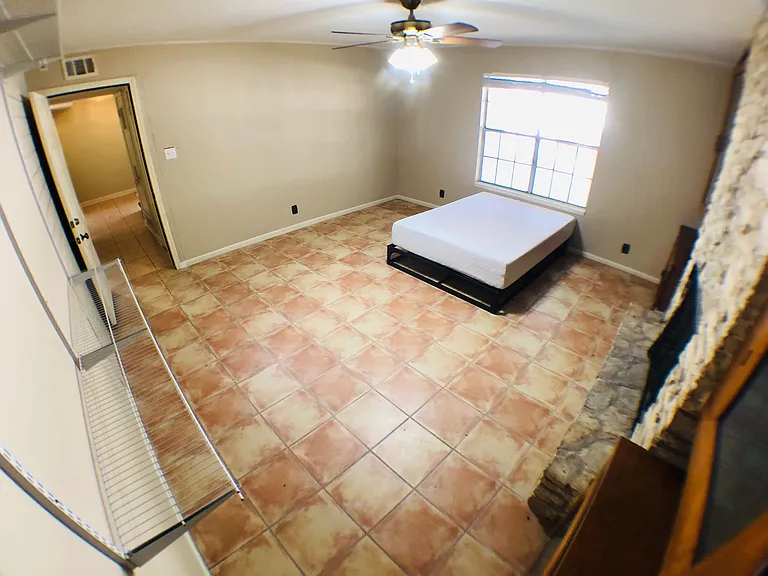 1709 Deerfield Dr — Photo 1