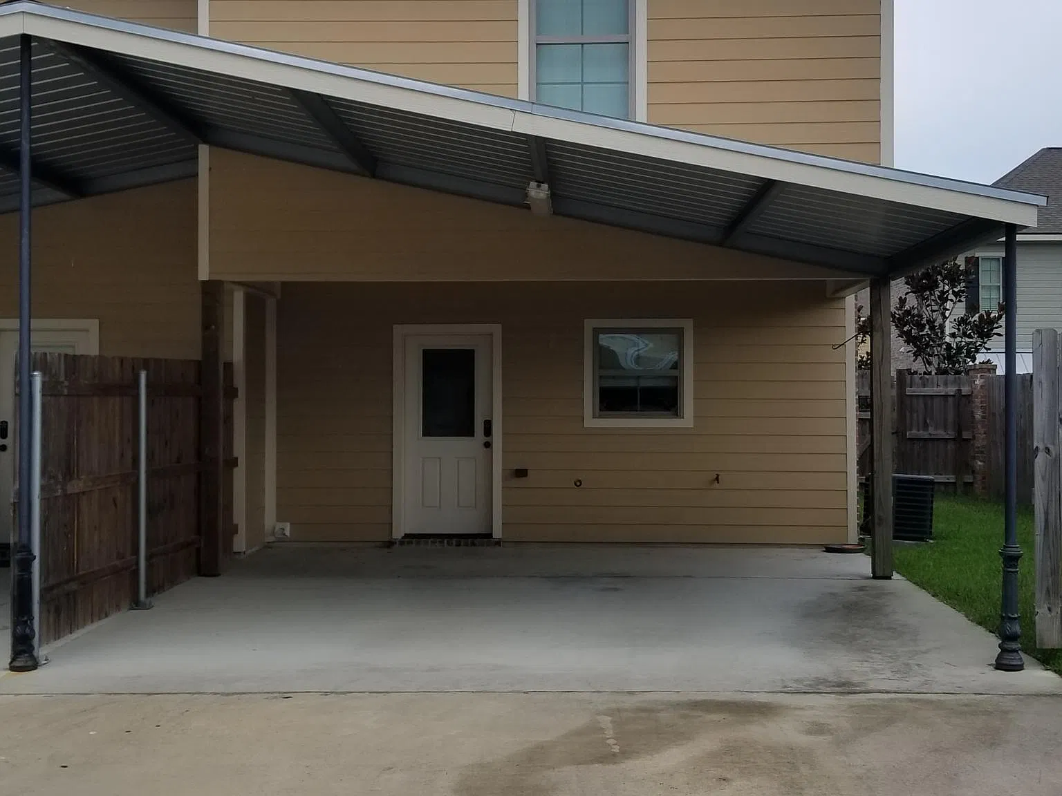3 bed, 2.5 bath, 1409 sqft, $1,650 — Photo 2