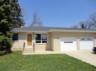 914 Jefferson Ave, Elgin, IL 60120