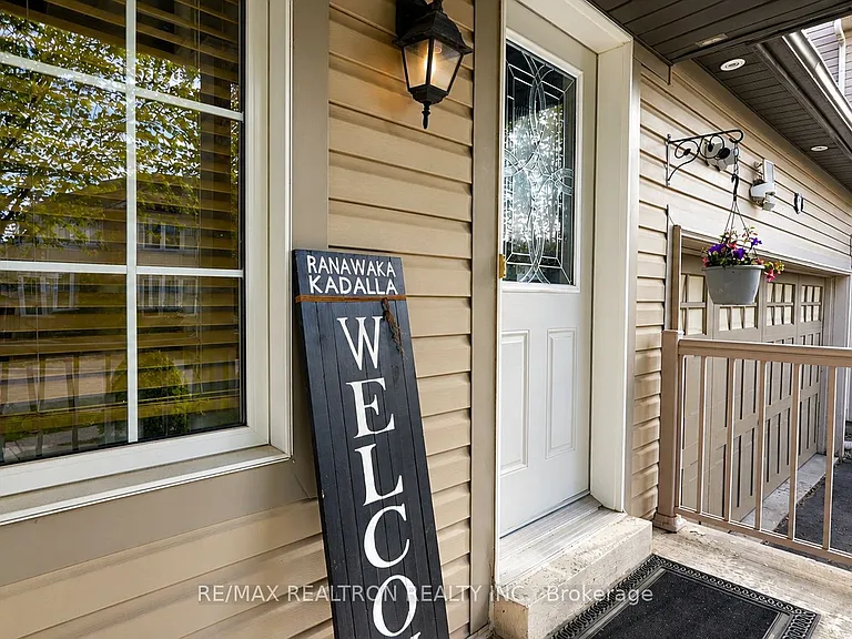 1157 Beneford Rd — Photo 4