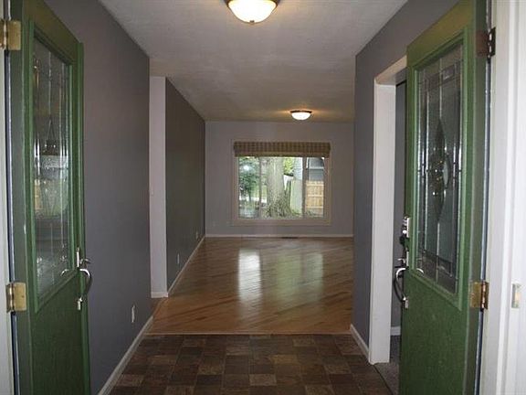 3rd image of 445 Lourdes Ln
