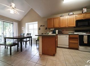 516 N Salsbury Ct, Lawrence, KS 66049