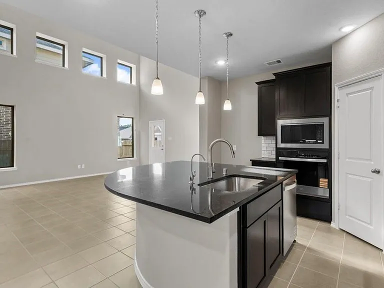 311 Violet Crown Ln — Photo 3