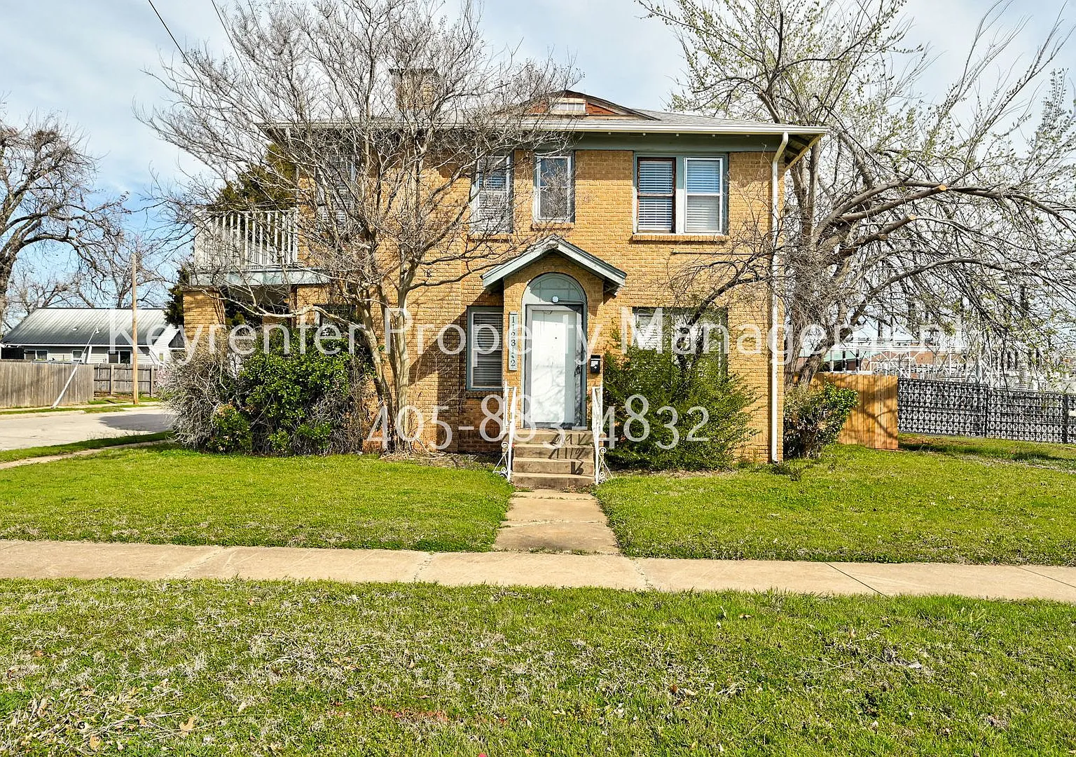 **Half Off First Full Months Rent** Charming 2-Bed, 1-Bath Upstairs Duplex Near the Paseo District — Photo 2