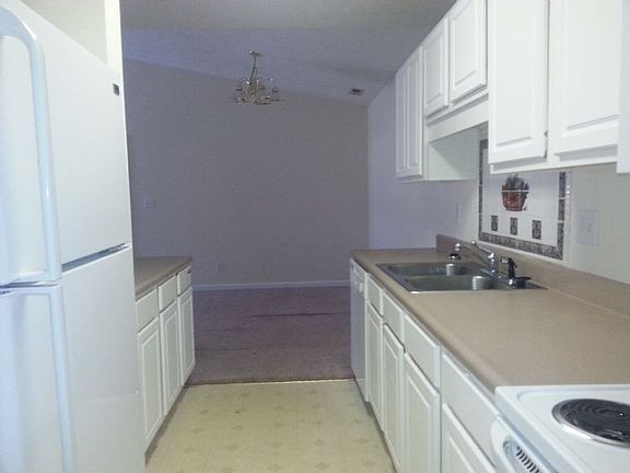 3rd image of 505 Meadowland Ct APT 8