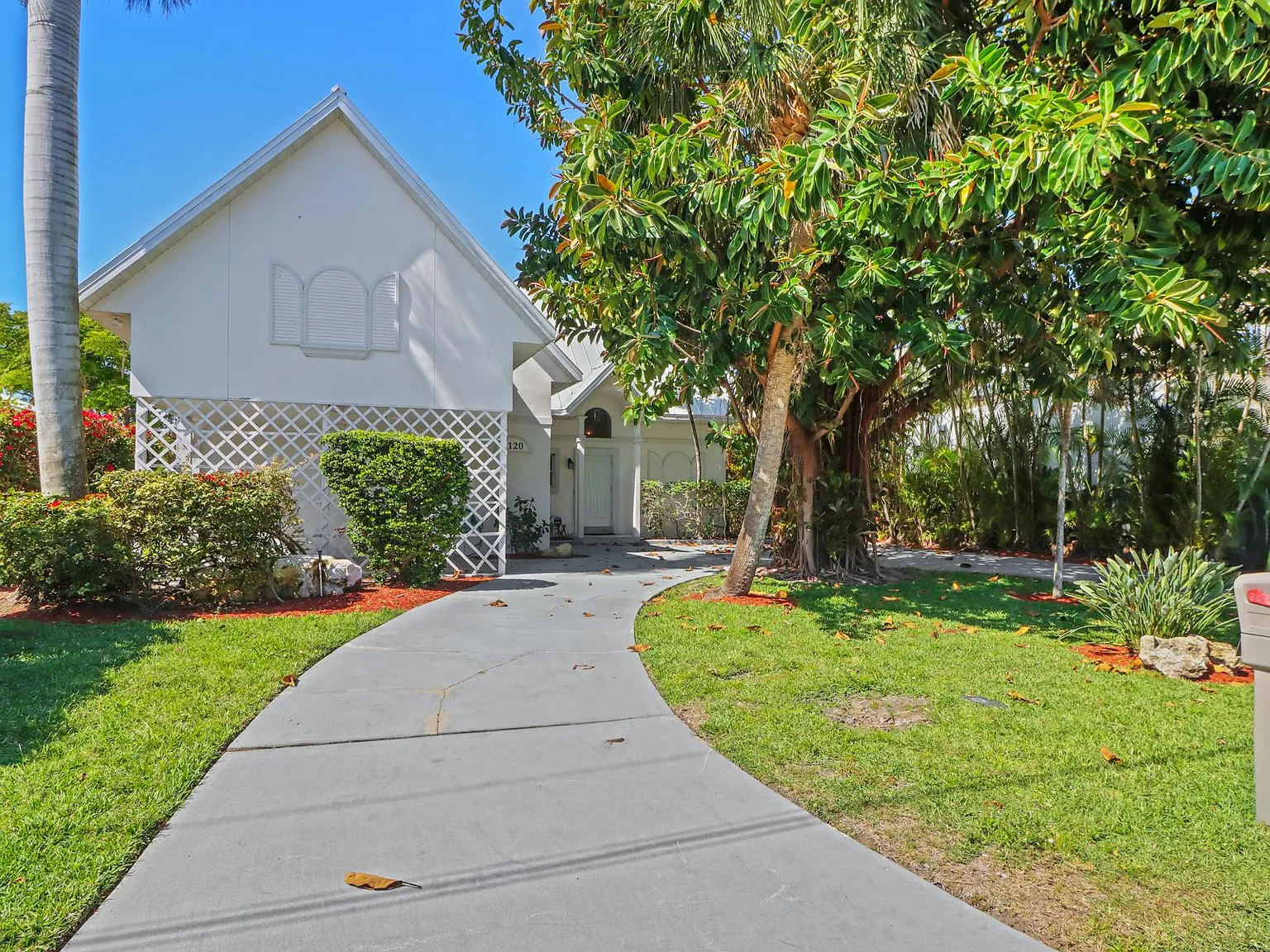 1120 Sandpiper St — Photo 2