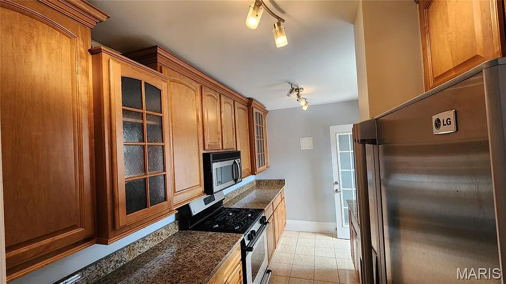 2 bed, 1.0 bath, 1074 sqft, $1,780 — Photo 1