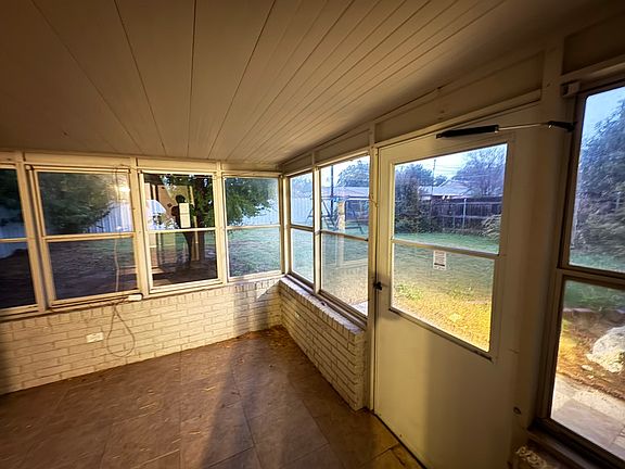5th image of 3313 Overland Dr