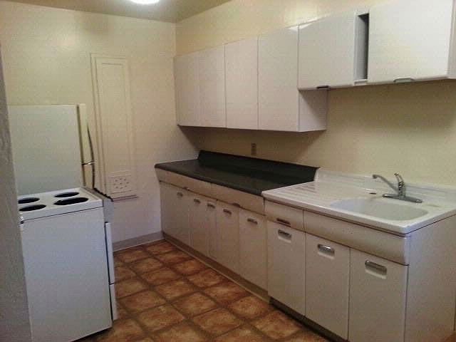 2nd image of 823 Sullivan Ln