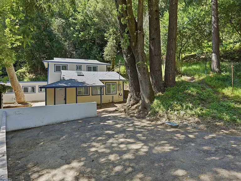 2836 Kilkare Rd — Photo 30