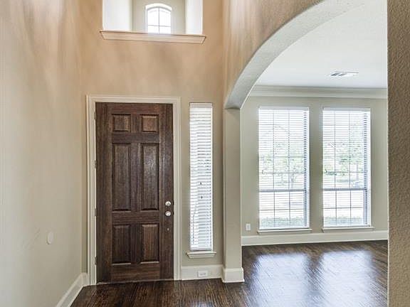 4th image of 421 Mordred Ln