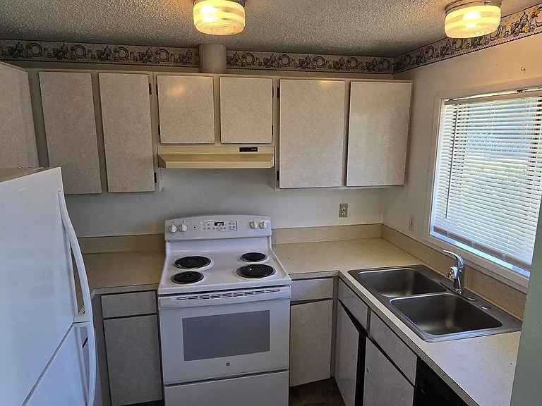 3224 Summers Ln — Photo 3