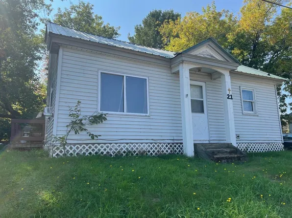 21 Mattanawcook St, Lincoln, ME 04457