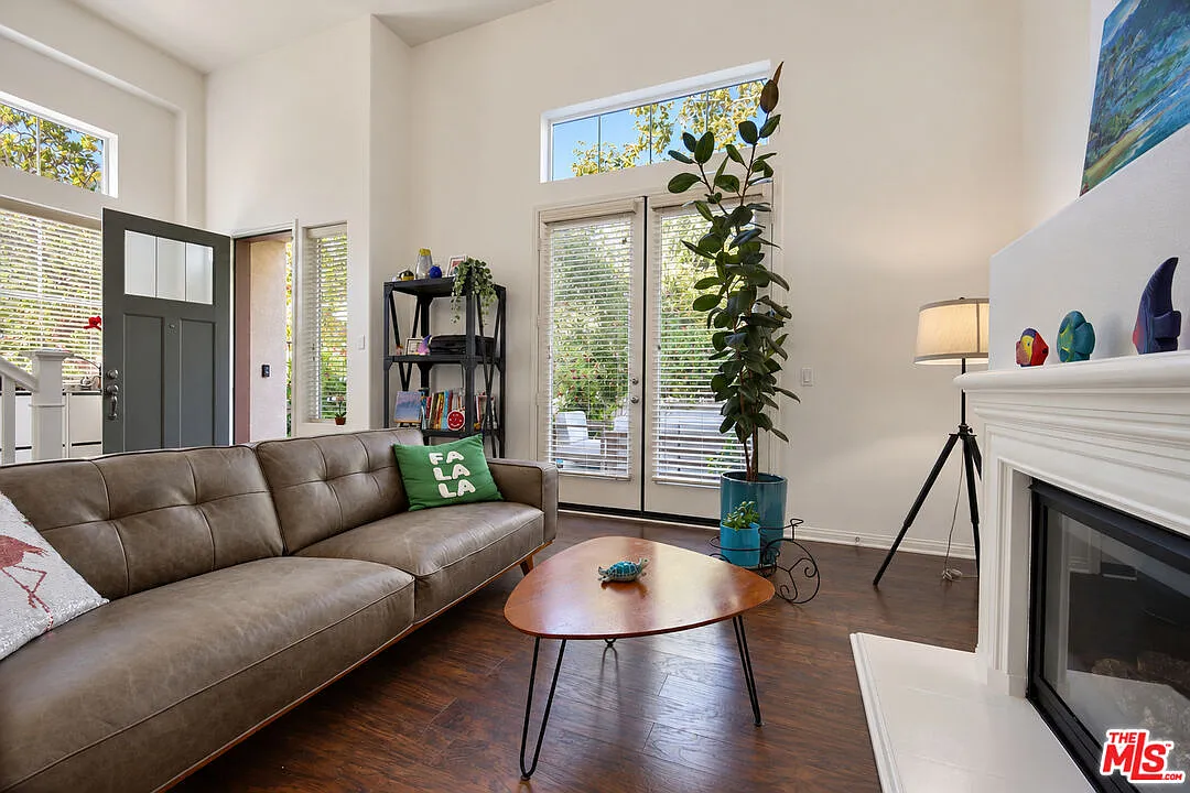 3 bed, 2.5 bath, 1847 sqft, $5,500 — Photo 4