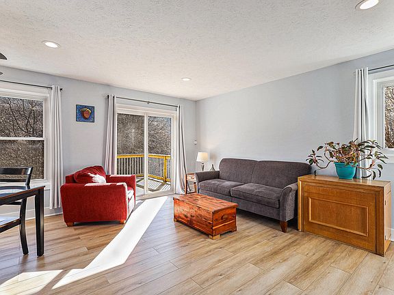 3rd image of 1295 Highland Hill Dr SE