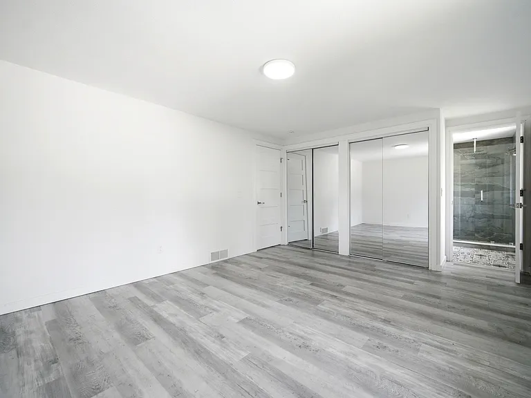 5864 Oval — Photo 16