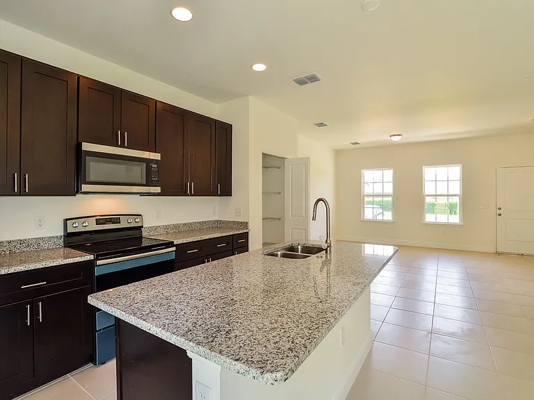 16673 SW 21st Cir — Photo 5